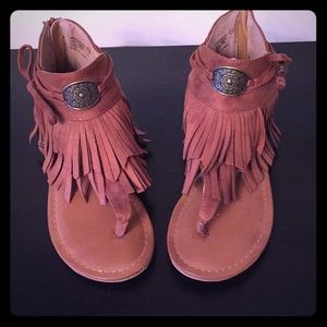 Fringe sandal